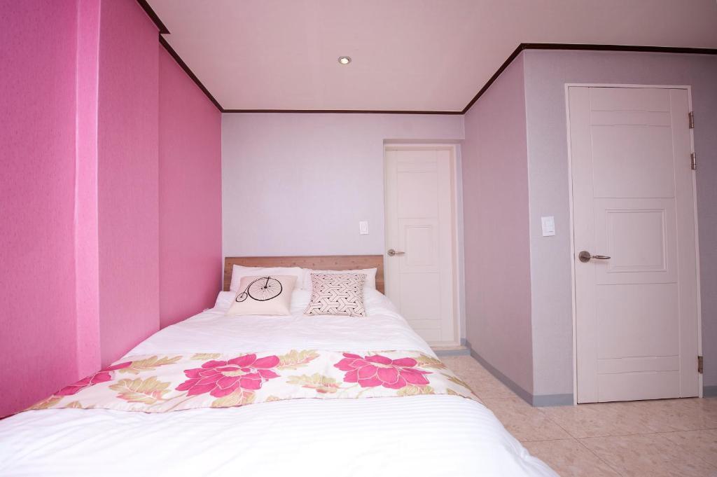 Shinchon Guest House Сеул Номер фото